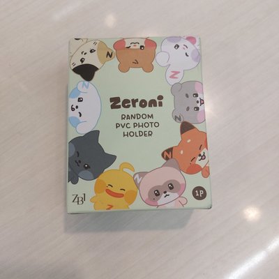 ZERONI PVC RANDOM PHOTO HOLDER Hanini
